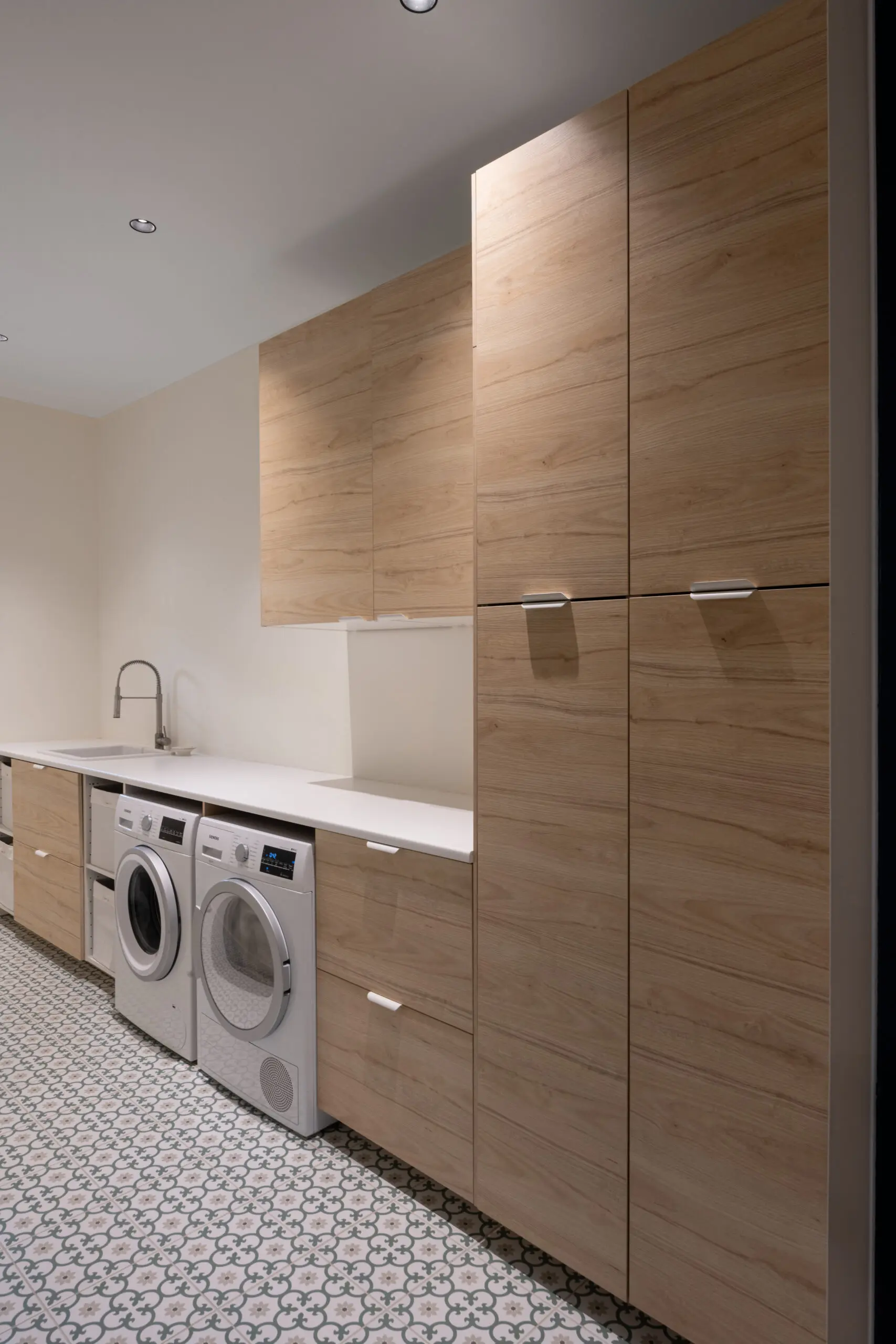 Aménagement de bureaux et locaux commerciaux à Quiberon par maître d'œuvre pour optimisation des espaces
